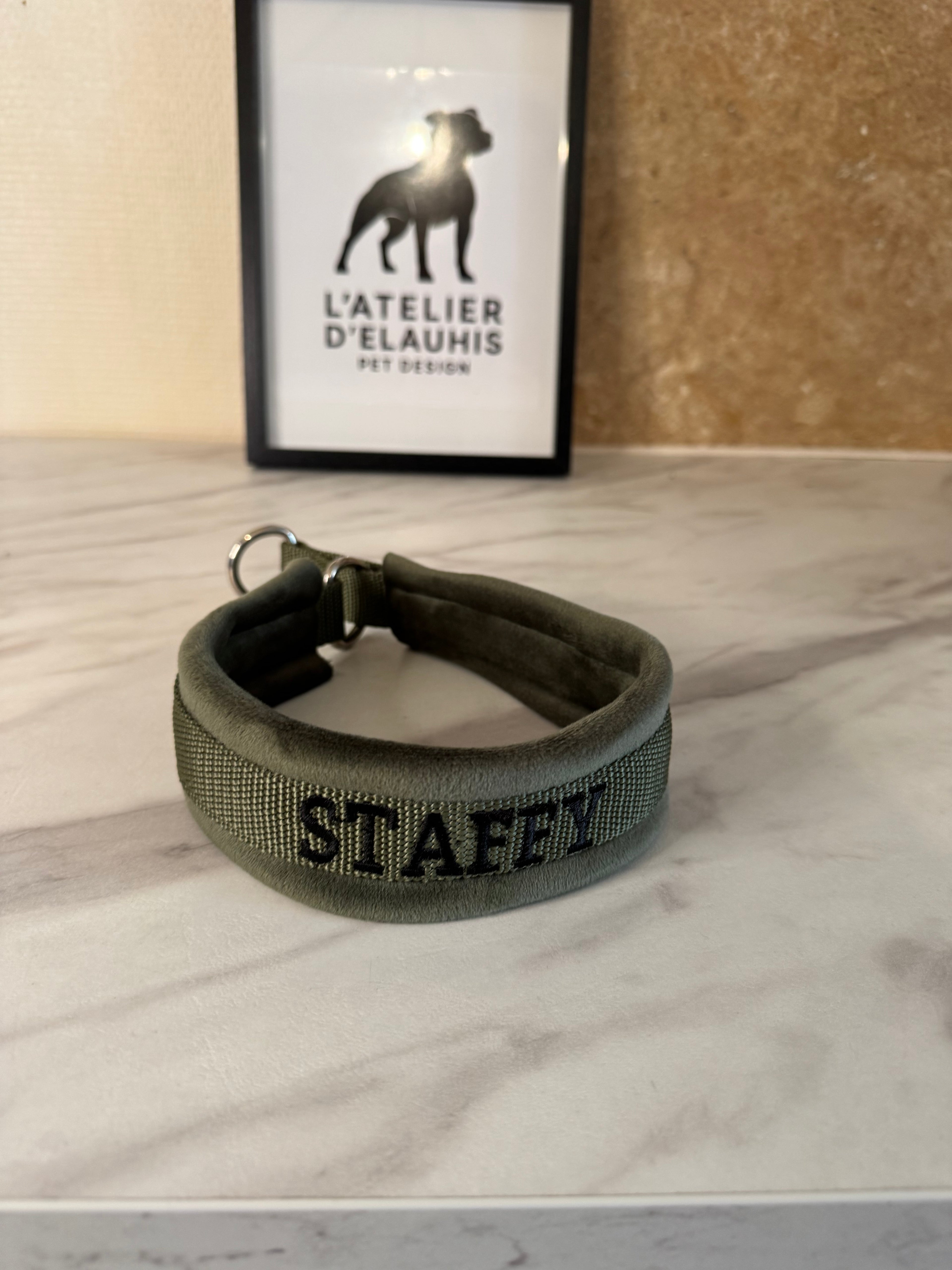 Collier brodé "STAFFY" kaki
